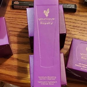 Younique moisture boosting gentle cleaner